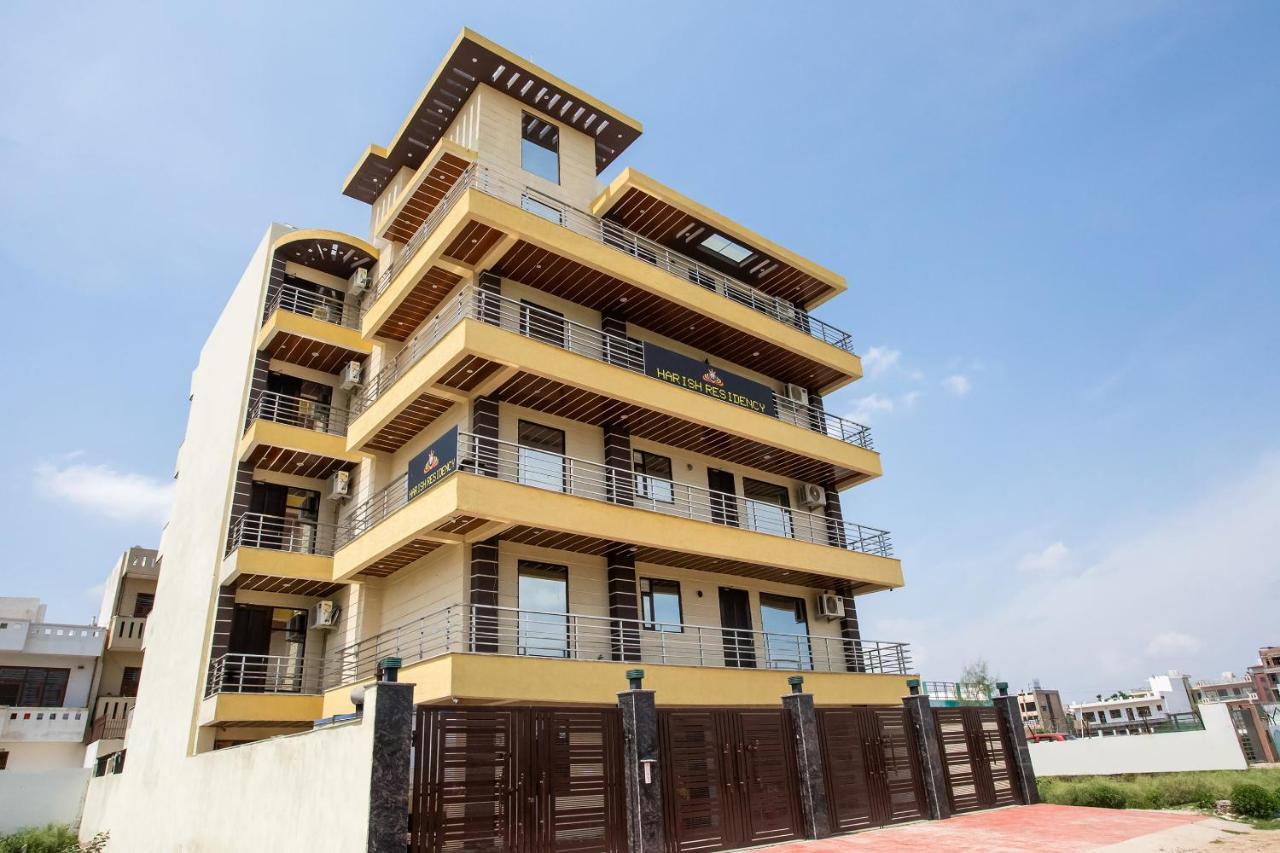 Отель Capital O Harish Residency Гургаон Экстерьер фото